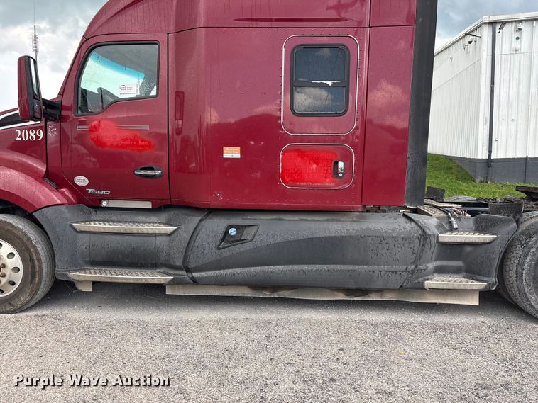 image for item EF1319 2015 Kenworth T680 semi truck