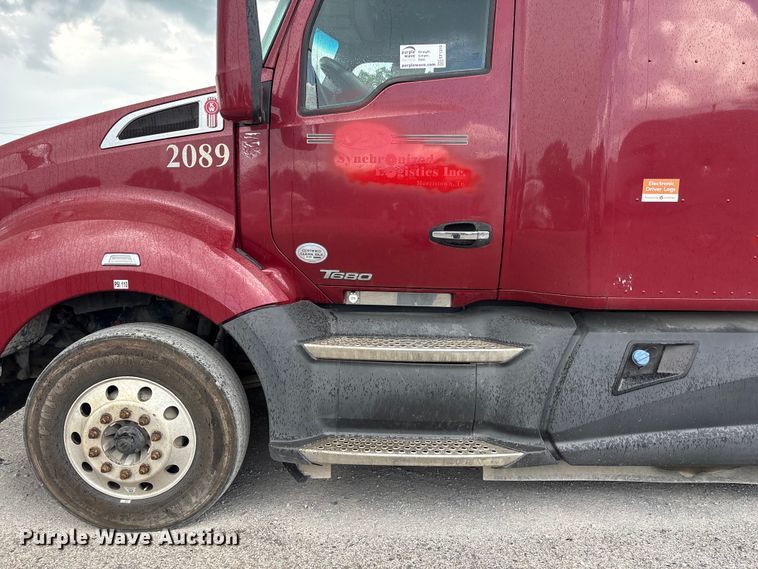 image for item EF1319 2015 Kenworth T680 semi truck