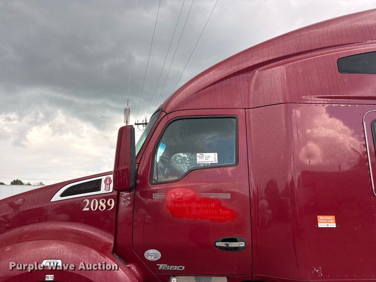 image for item EF1319 2015 Kenworth T680 semi truck