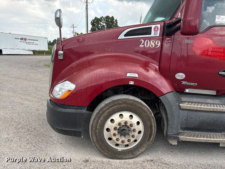image for item EF1319 2015 Kenworth T680 semi truck