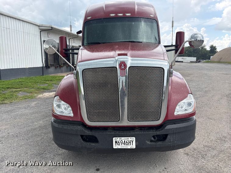 image for item EF1319 2015 Kenworth T680 semi truck