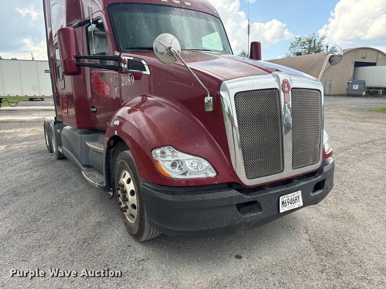 image for item EF1319 2015 Kenworth T680 semi truck