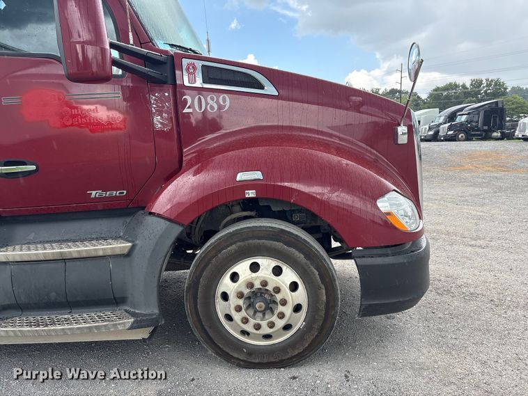 image for item EF1319 2015 Kenworth T680 semi truck