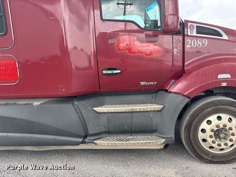 image for item EF1319 2015 Kenworth T680 semi truck