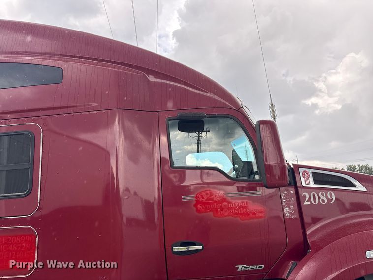 image for item EF1319 2015 Kenworth T680 semi truck