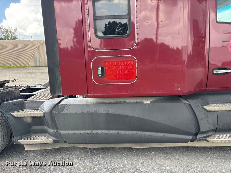 image for item EF1319 2015 Kenworth T680 semi truck
