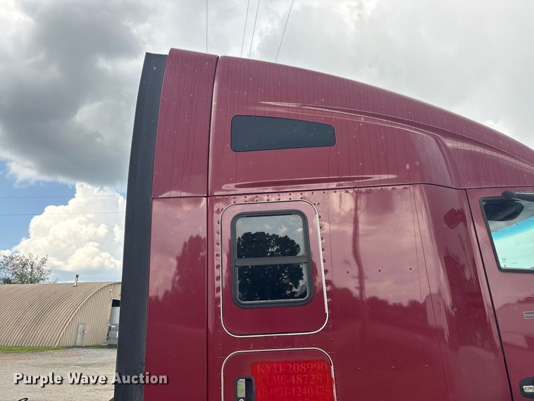 image for item EF1319 2015 Kenworth T680 semi truck