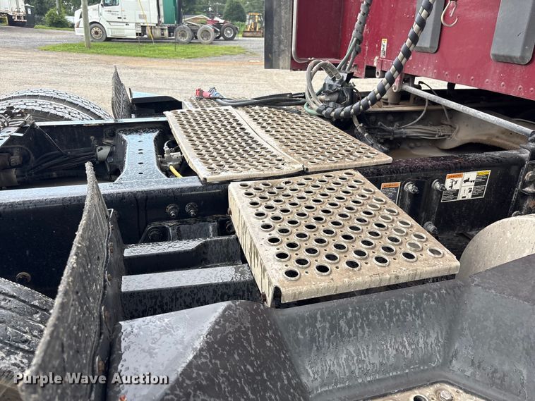 image for item EF1319 2015 Kenworth T680 semi truck