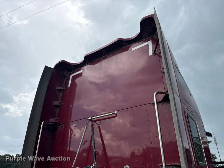 image for item EF1319 2015 Kenworth T680 semi truck