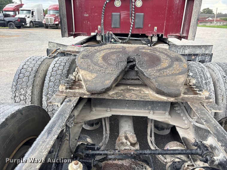 image for item EF1319 2015 Kenworth T680 semi truck