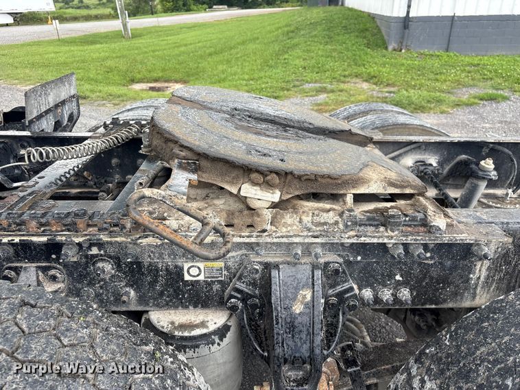 image for item EF1319 2015 Kenworth T680 semi truck
