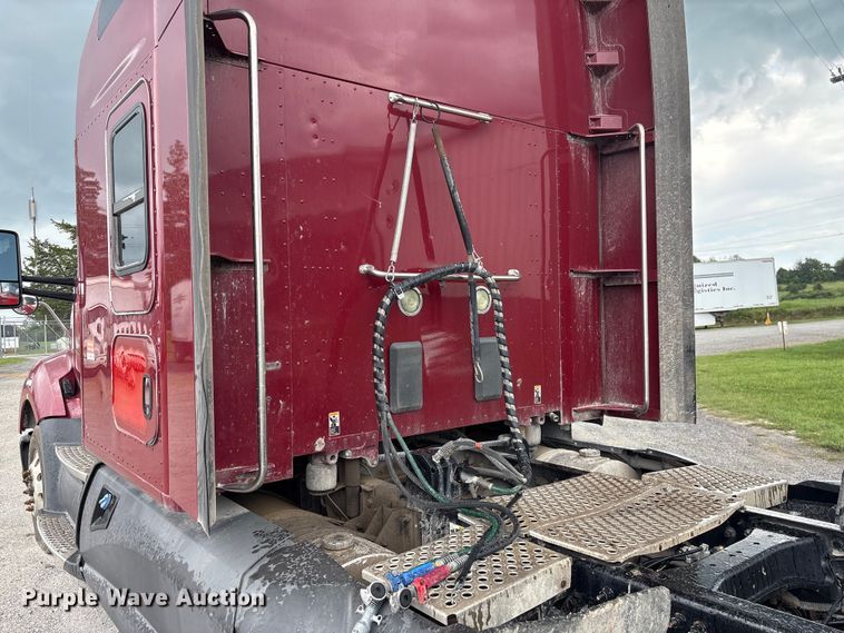 image for item EF1319 2015 Kenworth T680 semi truck