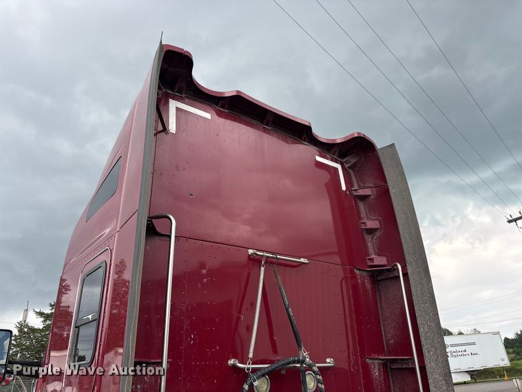 image for item EF1319 2015 Kenworth T680 semi truck