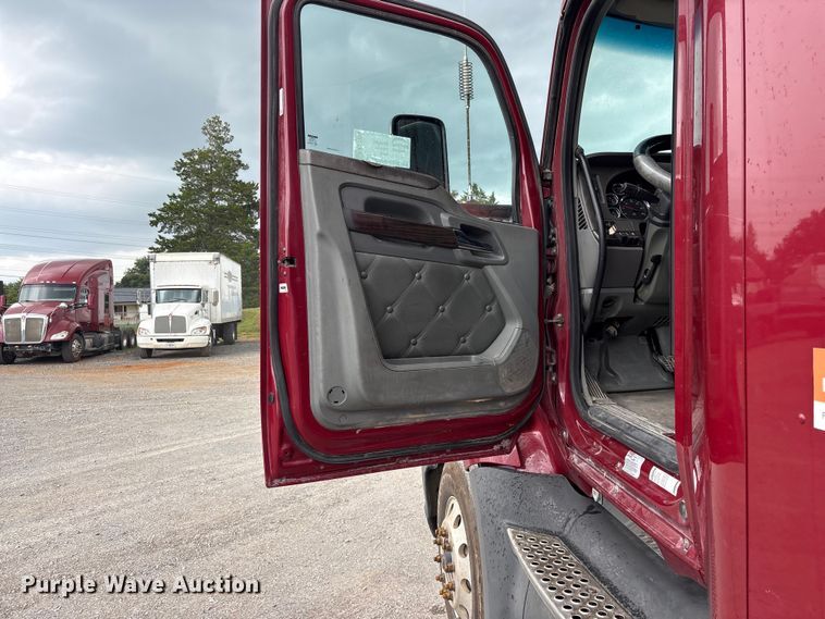 image for item EF1319 2015 Kenworth T680 semi truck