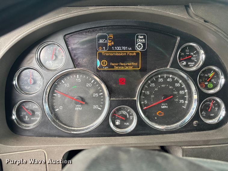 image for item EF1319 2015 Kenworth T680 semi truck