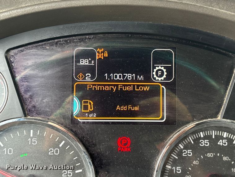 image for item EF1319 2015 Kenworth T680 semi truck