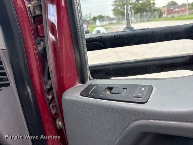 image for item EF1319 2015 Kenworth T680 semi truck
