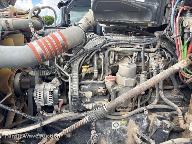 image for item EF1319 2015 Kenworth T680 semi truck