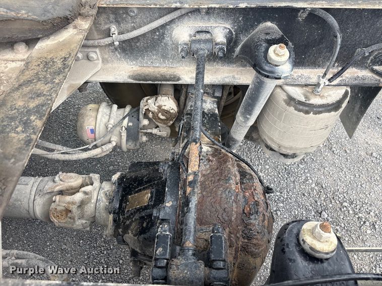 image for item EF1319 2015 Kenworth T680 semi truck