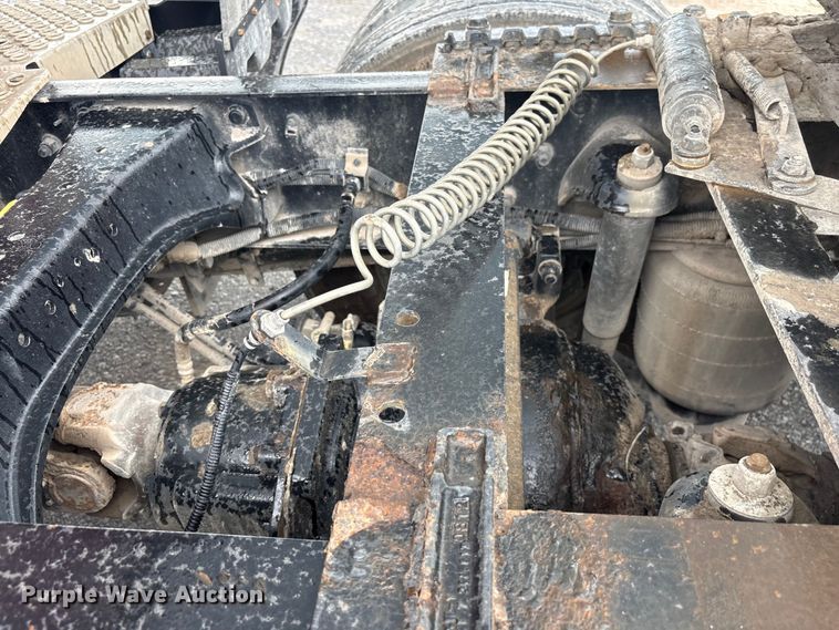image for item EF1319 2015 Kenworth T680 semi truck