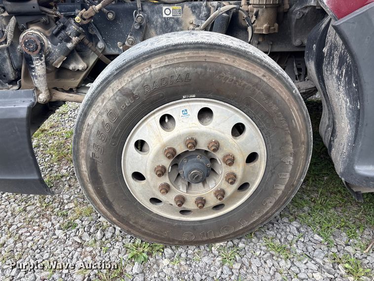 image for item EF1319 2015 Kenworth T680 semi truck
