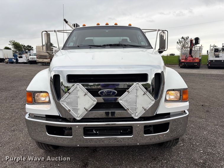 image for item EG9204 2015 Ford F650 Super Duty Ext. Cab flatbed truck