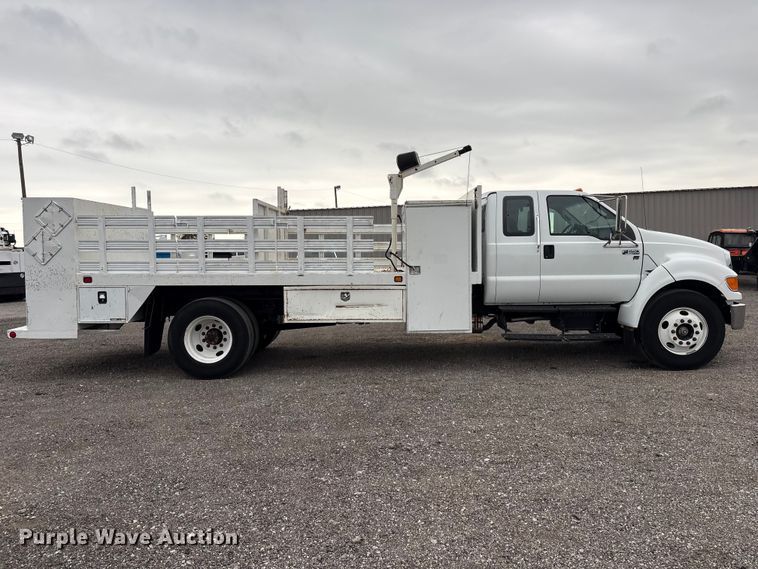image for item EG9204 2015 Ford F650 Super Duty Ext. Cab flatbed truck