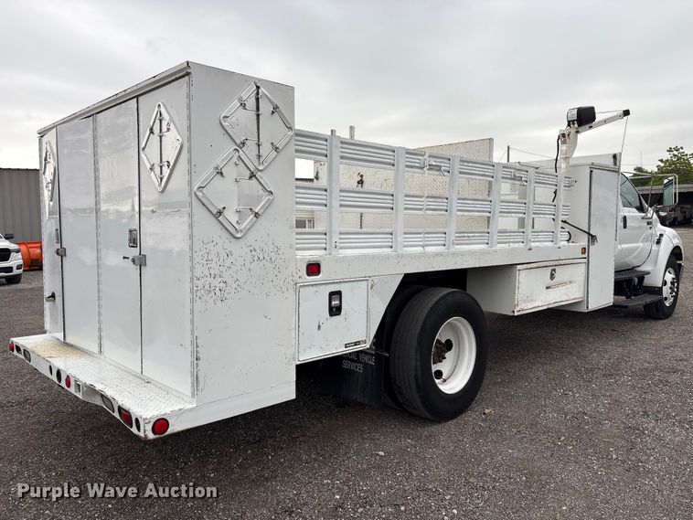 image for item EG9204 2015 Ford F650 Super Duty Ext. Cab flatbed truck