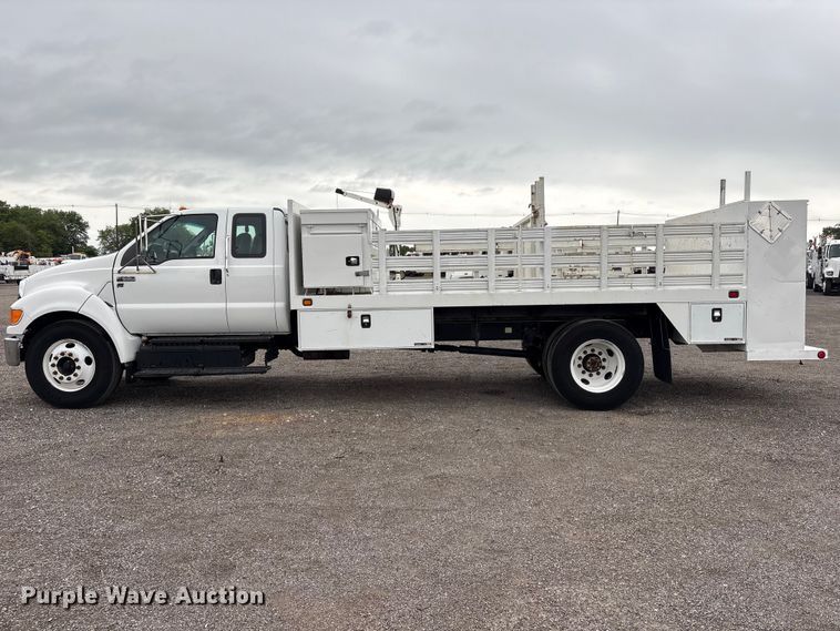 image for item EG9204 2015 Ford F650 Super Duty Ext. Cab flatbed truck