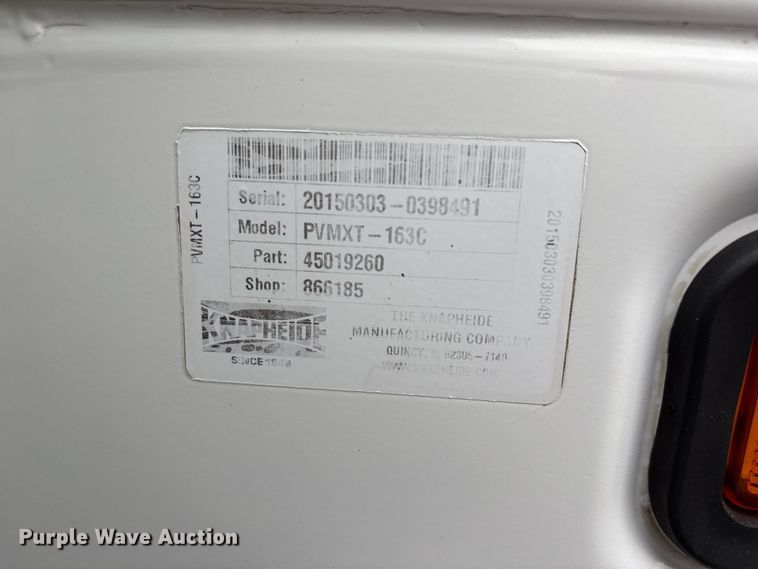 image for item EG9204 2015 Ford F650 Super Duty Ext. Cab flatbed truck