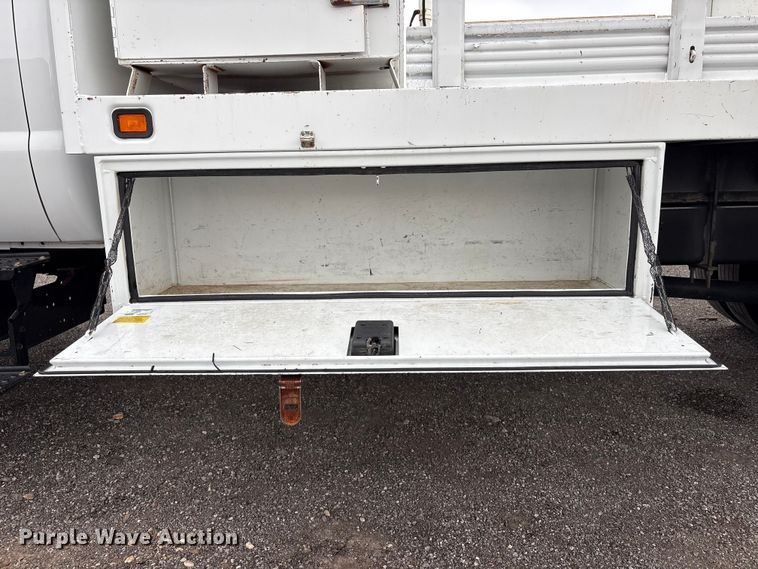 image for item EG9204 2015 Ford F650 Super Duty Ext. Cab flatbed truck