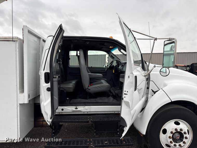 image for item EG9204 2015 Ford F650 Super Duty Ext. Cab flatbed truck