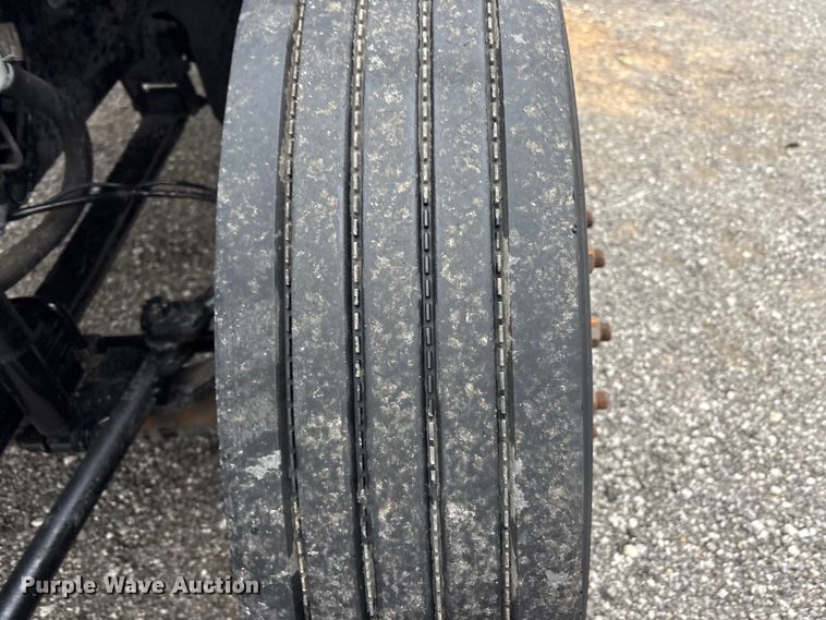 image for item EG9204 2015 Ford F650 Super Duty Ext. Cab flatbed truck
