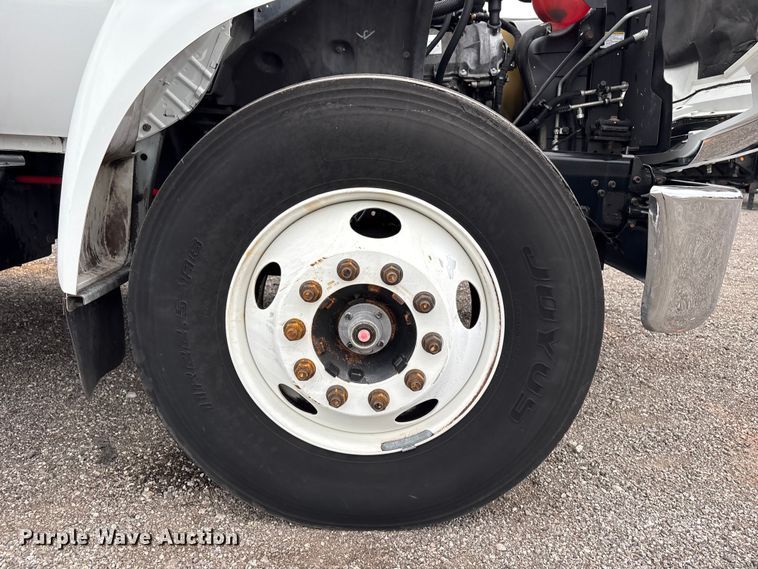 image for item EG9204 2015 Ford F650 Super Duty Ext. Cab flatbed truck
