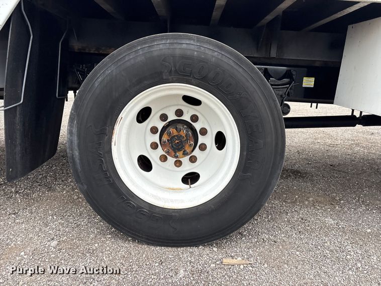 image for item EG9204 2015 Ford F650 Super Duty Ext. Cab flatbed truck