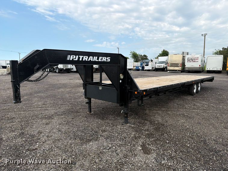 2007 PJ Trailers equipment trailer