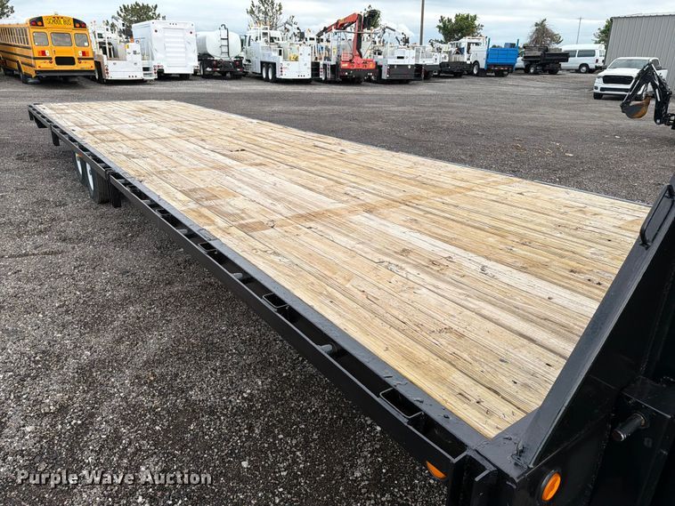 image for item EG9219 2007 PJ Trailers equipment trailer