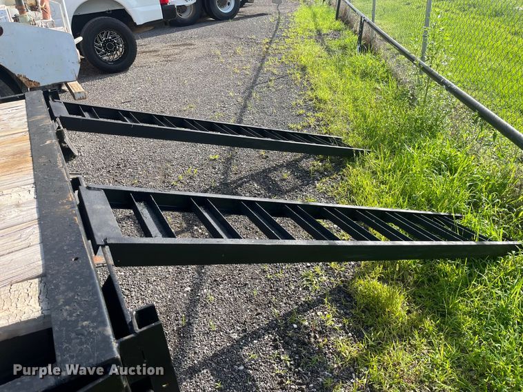 image for item EG9219 2007 PJ Trailers equipment trailer