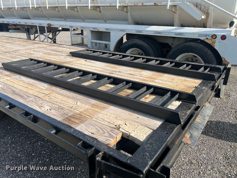 image for item EG9219 2007 PJ Trailers equipment trailer