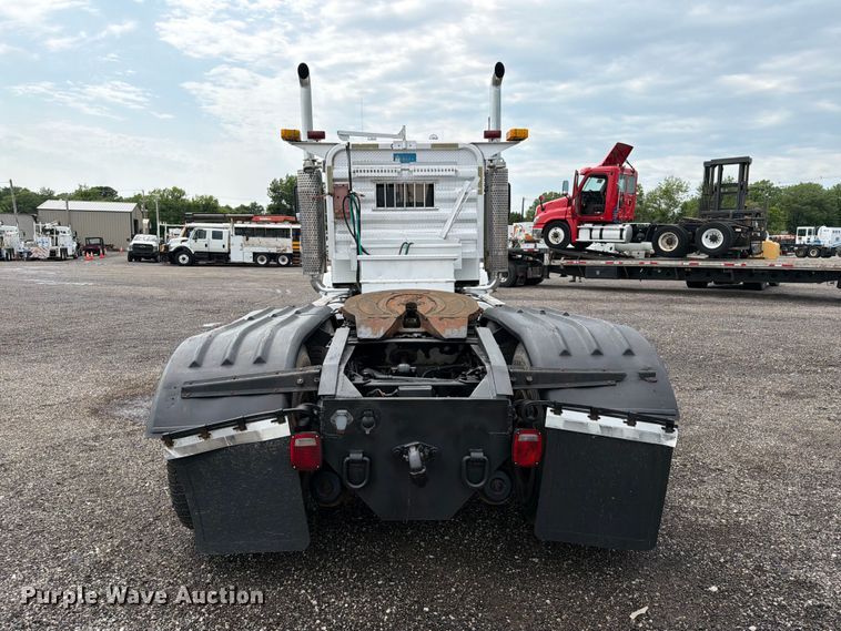 image for item EG9234 2000 Kenworth T800 semi truck