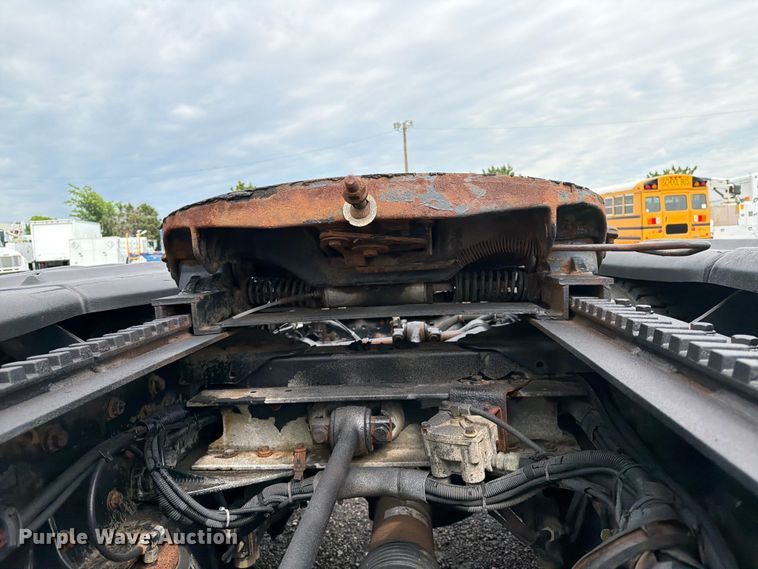 image for item EG9234 2000 Kenworth T800 semi truck