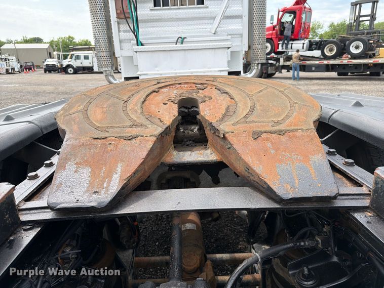 image for item EG9234 2000 Kenworth T800 semi truck