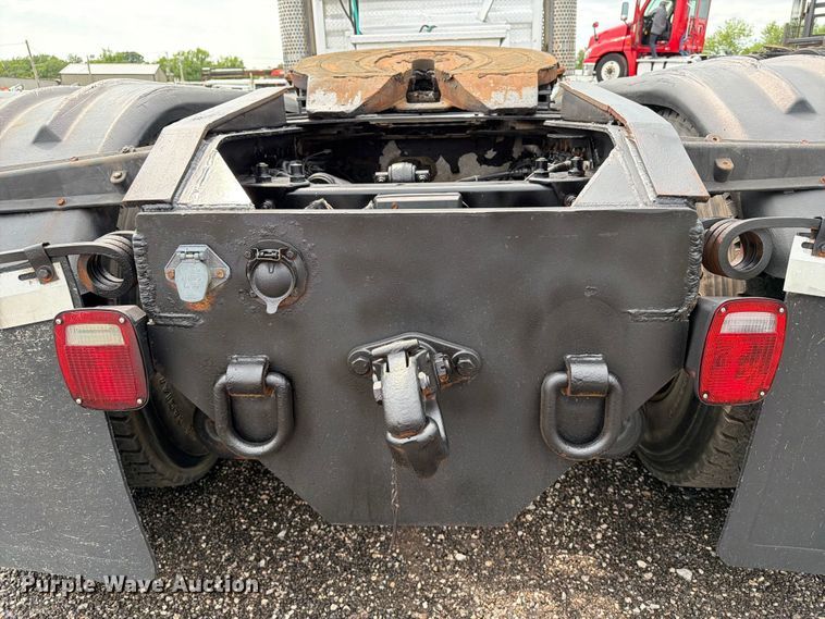 image for item EG9234 2000 Kenworth T800 semi truck