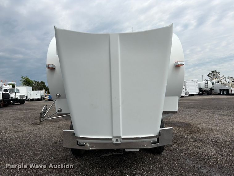 image for item EG9234 2000 Kenworth T800 semi truck
