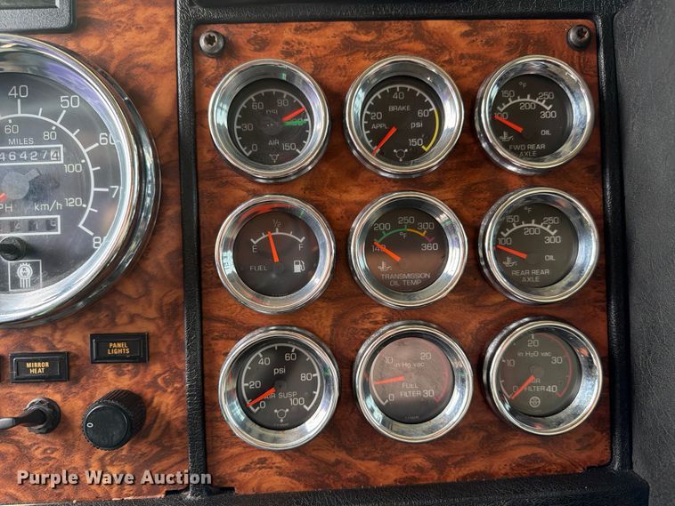 image for item EG9234 2000 Kenworth T800 semi truck