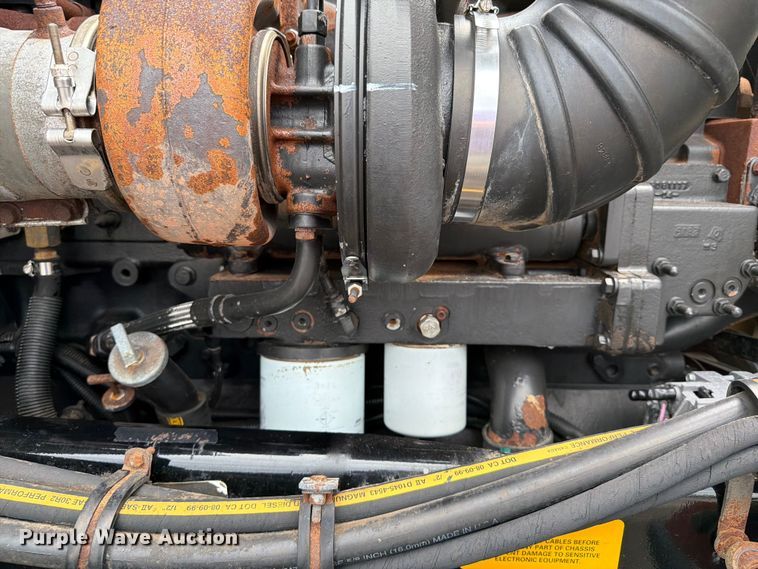 image for item EG9234 2000 Kenworth T800 semi truck