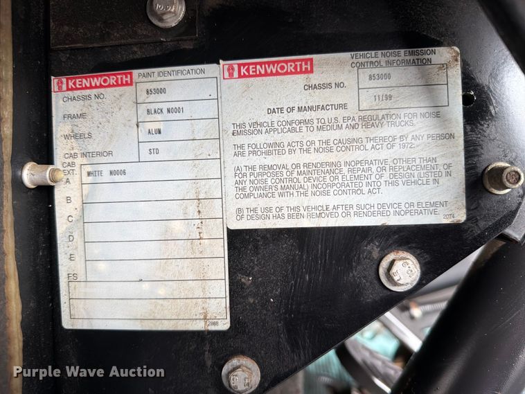 image for item EG9234 2000 Kenworth T800 semi truck
