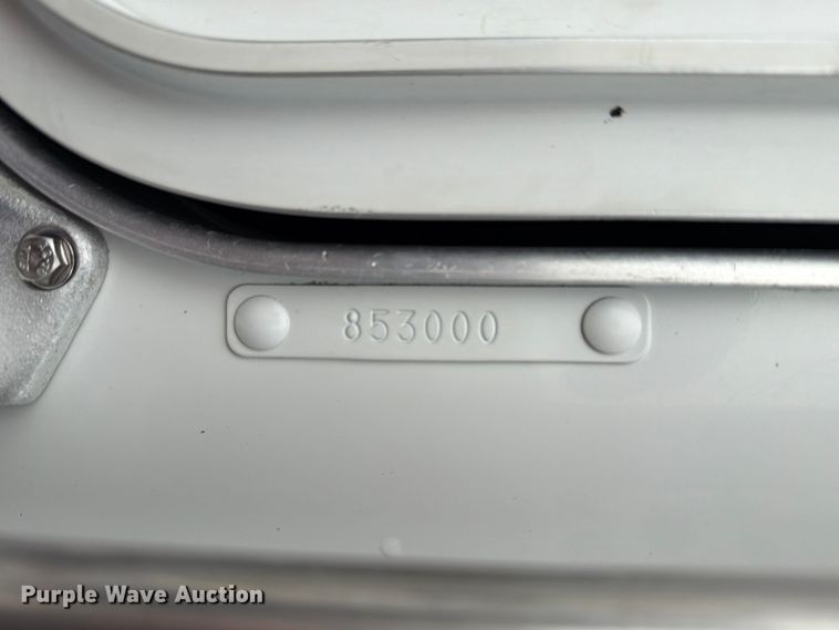image for item EG9234 2000 Kenworth T800 semi truck