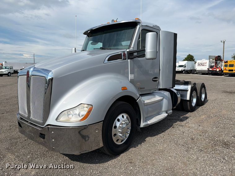 2015 Kenworth T680 semi truck