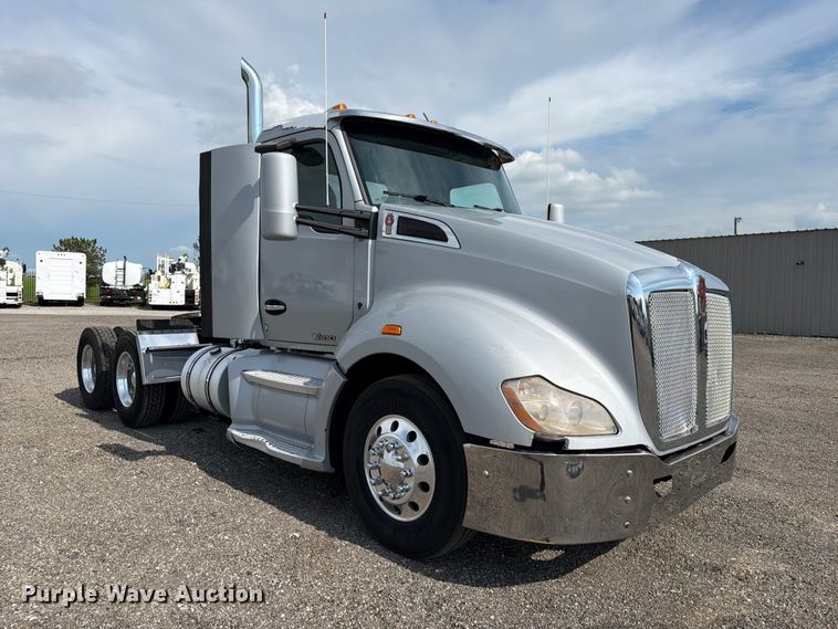 image for item EG9311 2015 Kenworth T680 semi truck